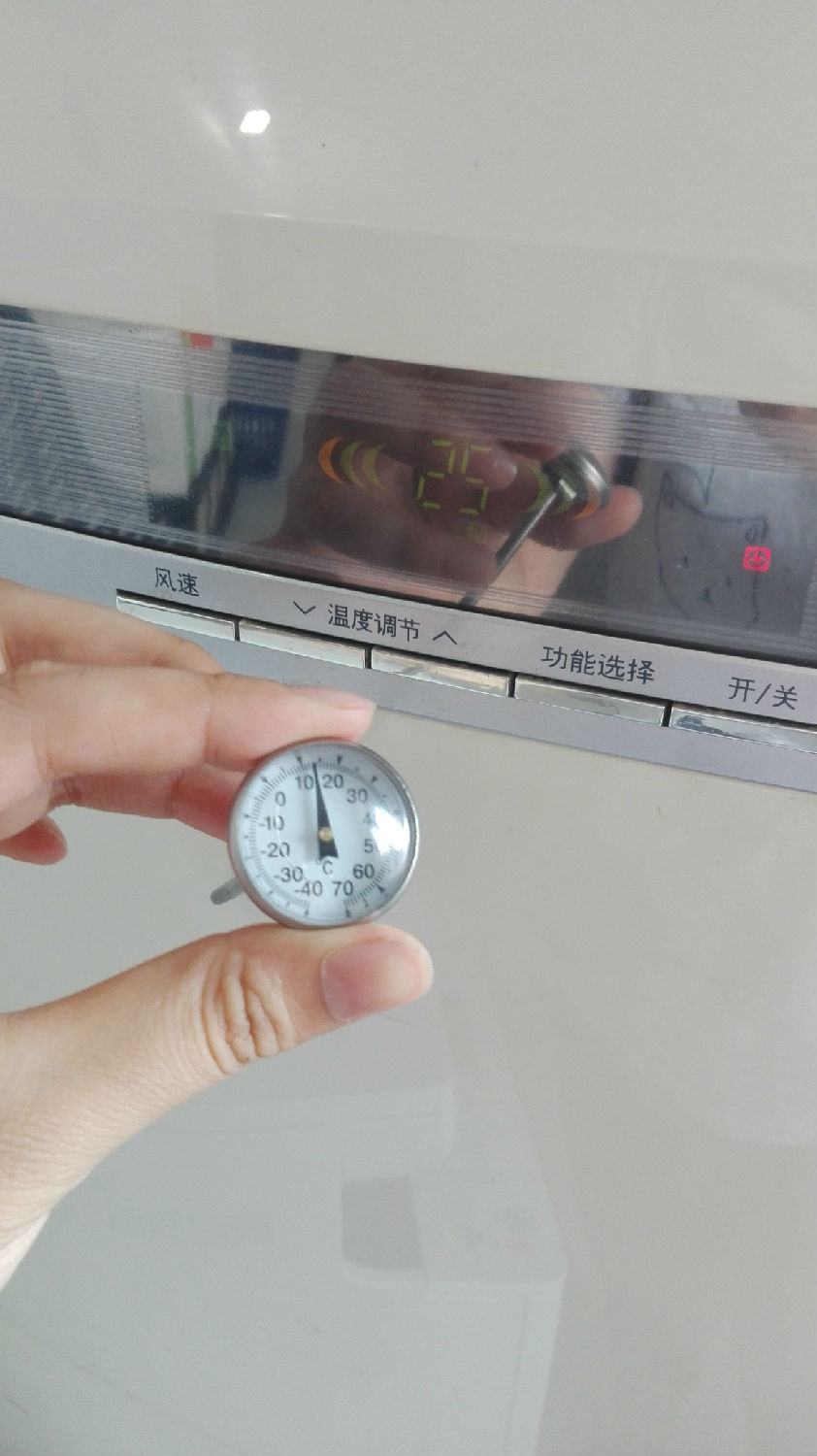 空調(diào)出風(fēng)口溫度由溫度計(jì)來(lái)幫你了解1.jpg