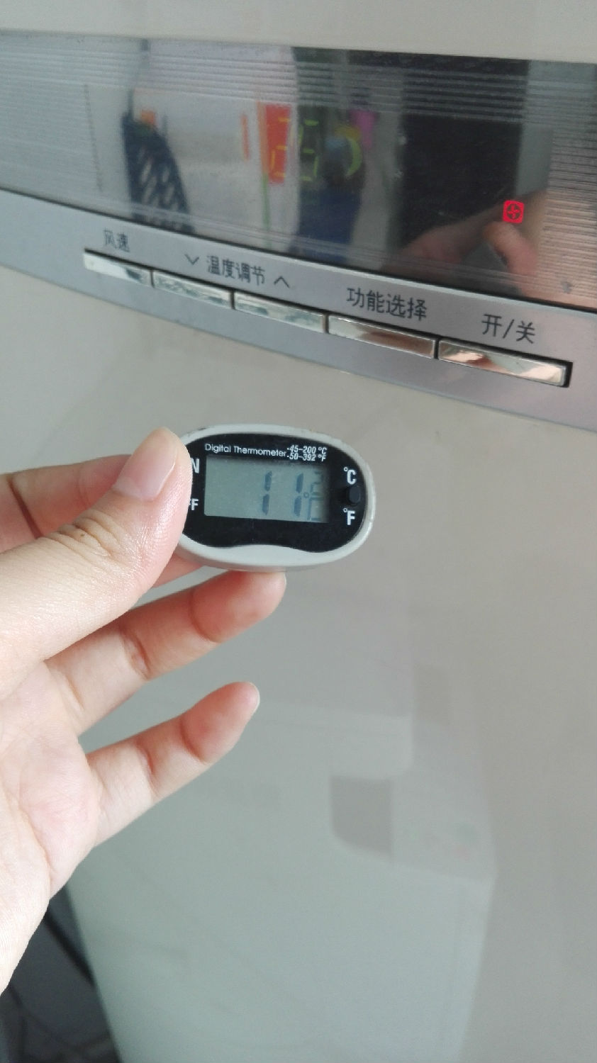 空調(diào)出風(fēng)口溫度由溫度計(jì)來(lái)幫你了解3.jpg