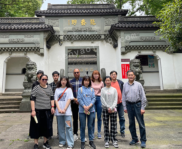 森垚一家人合影